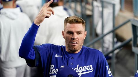 Dodgers’ Freddie Freeman reaches 200 hits for first time in his career